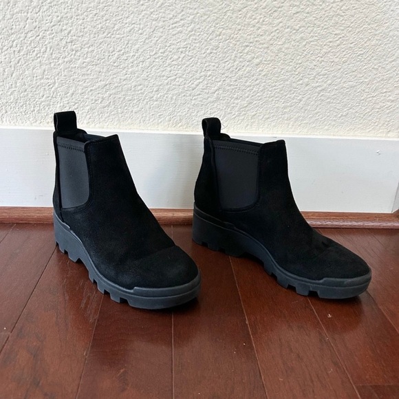 Eileen Fisher Splash Waterproof Italian Suede Chelsea ankle boots size 6.5 - Picture 5 of 10